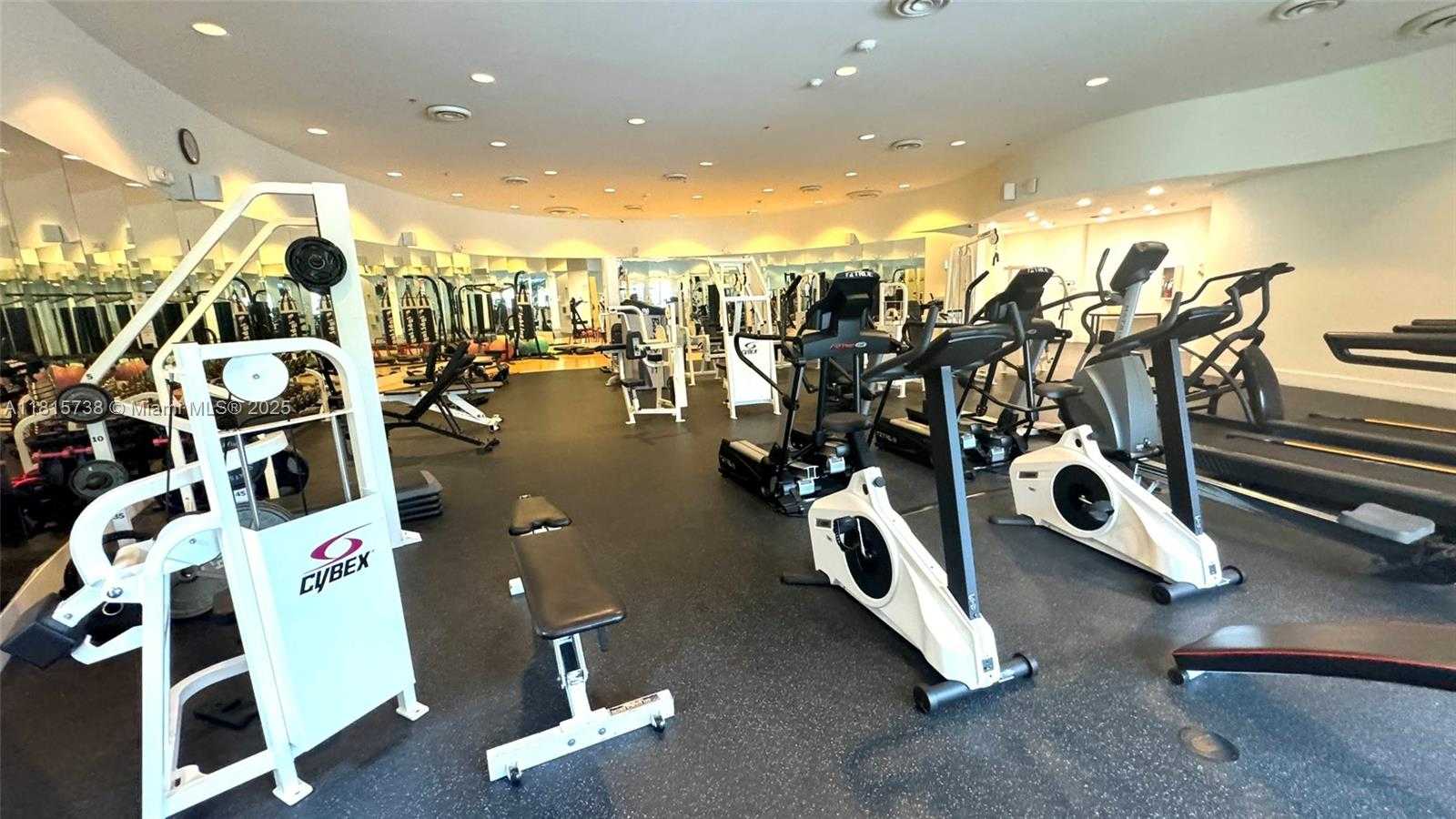 Small Image of 5600 COLLINS AVE #10E, Miami Beach Number 34