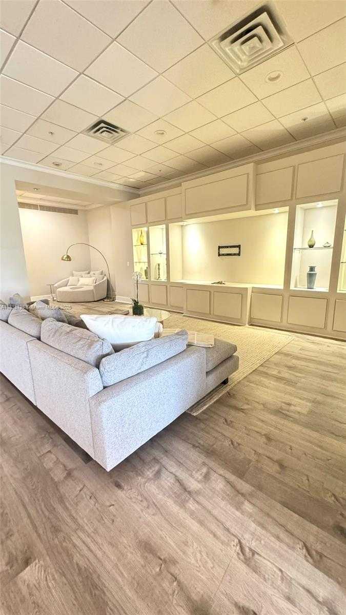Small Image of 5600 COLLINS AVE #10E, Miami Beach Number 45