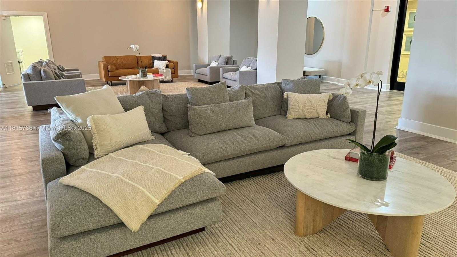Small Image of 5600 COLLINS AVE #10E, Miami Beach Number 47