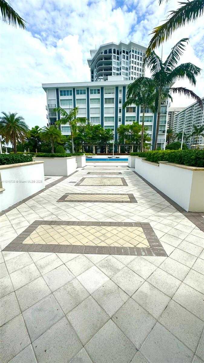 Small Image of 5600 COLLINS AVE #10E, Miami Beach Number 51