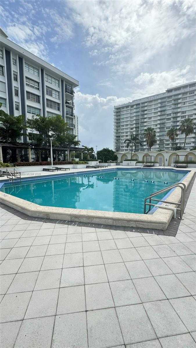 Small Image of 5600 COLLINS AVE #10E, Miami Beach Number 57