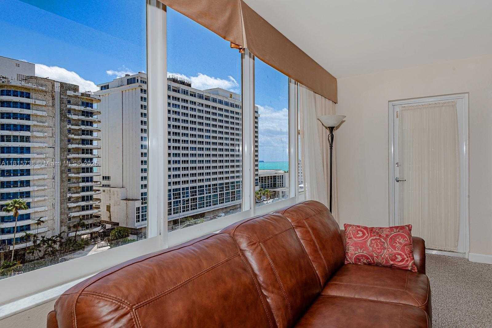 Small Image of 5600 COLLINS AVE #10E, Miami Beach Number 6