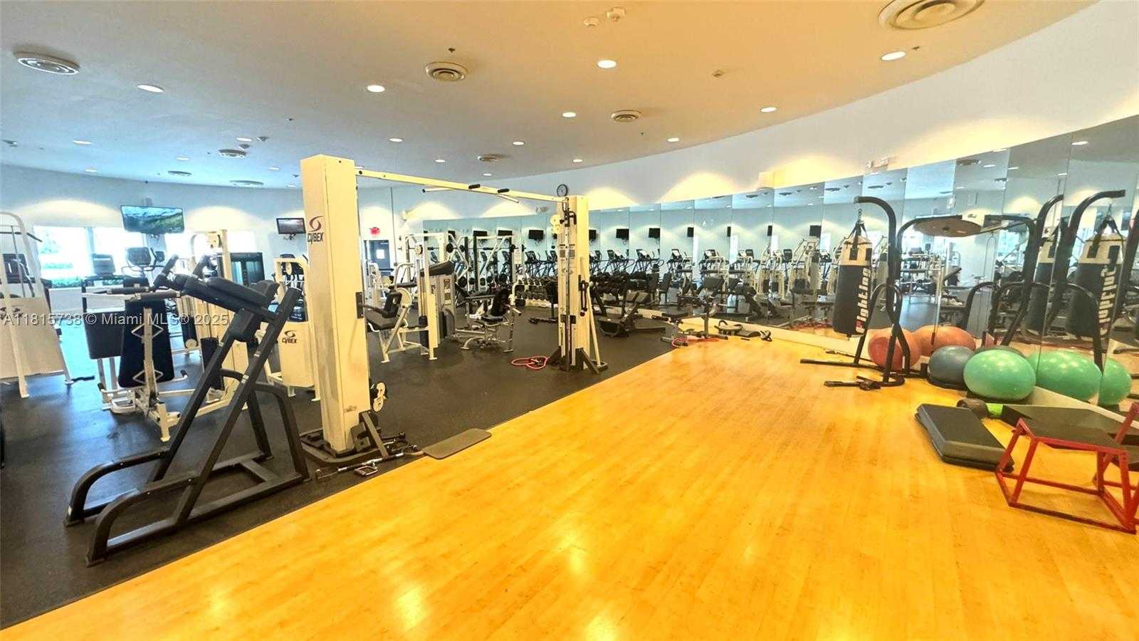 Small Image of 5600 COLLINS AVE #10E, Miami Beach Number 67