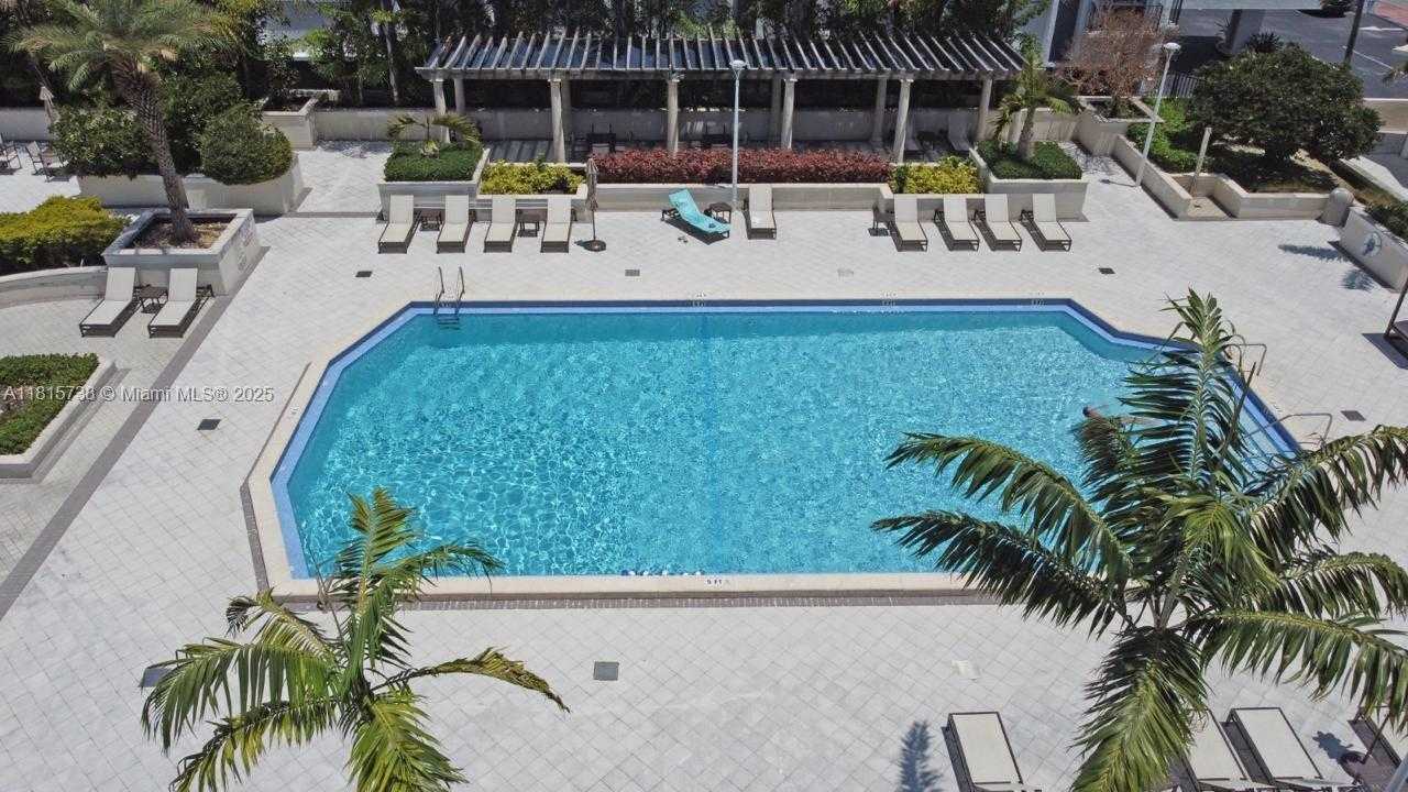 Small Image of 5600 COLLINS AVE #10E, Miami Beach Number 71