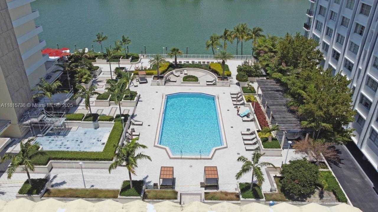 Small Image of 5600 COLLINS AVE #10E, Miami Beach Number 72