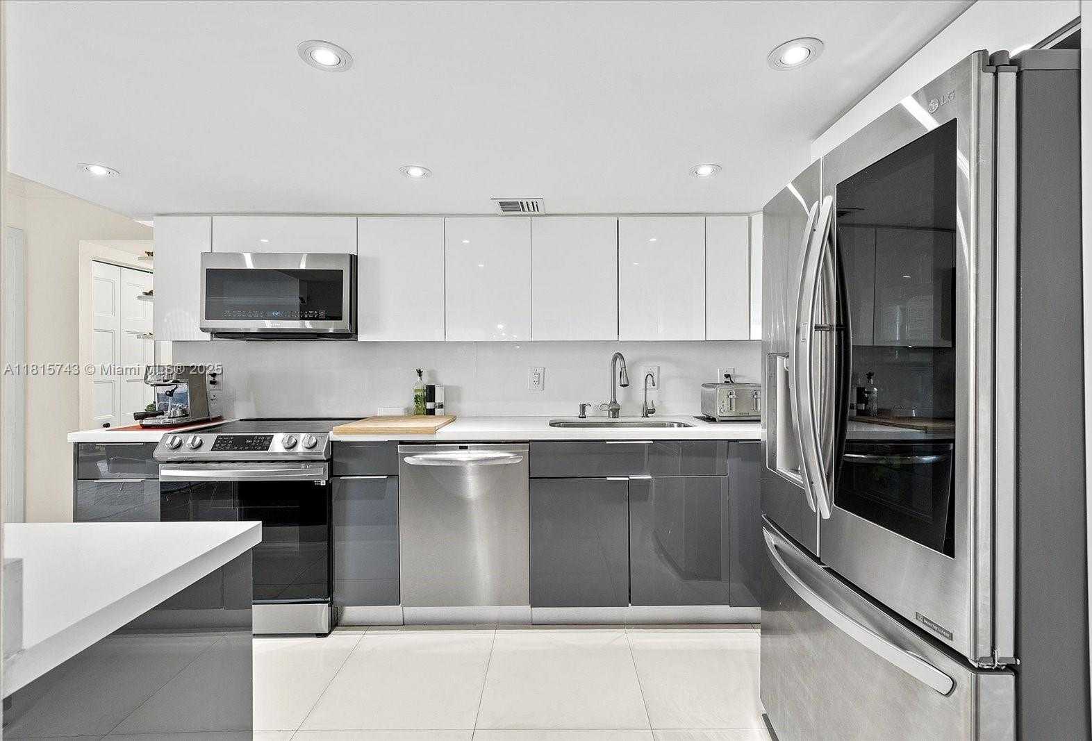 Small Image of 3701 NORTH COUNTRY CLUB DR #1407, Aventura Number 12