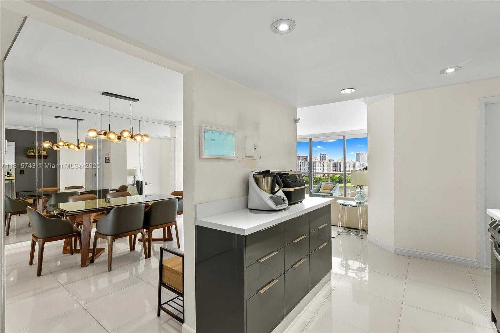 Small Image of 3701 NORTH COUNTRY CLUB DR #1407, Aventura Number 14