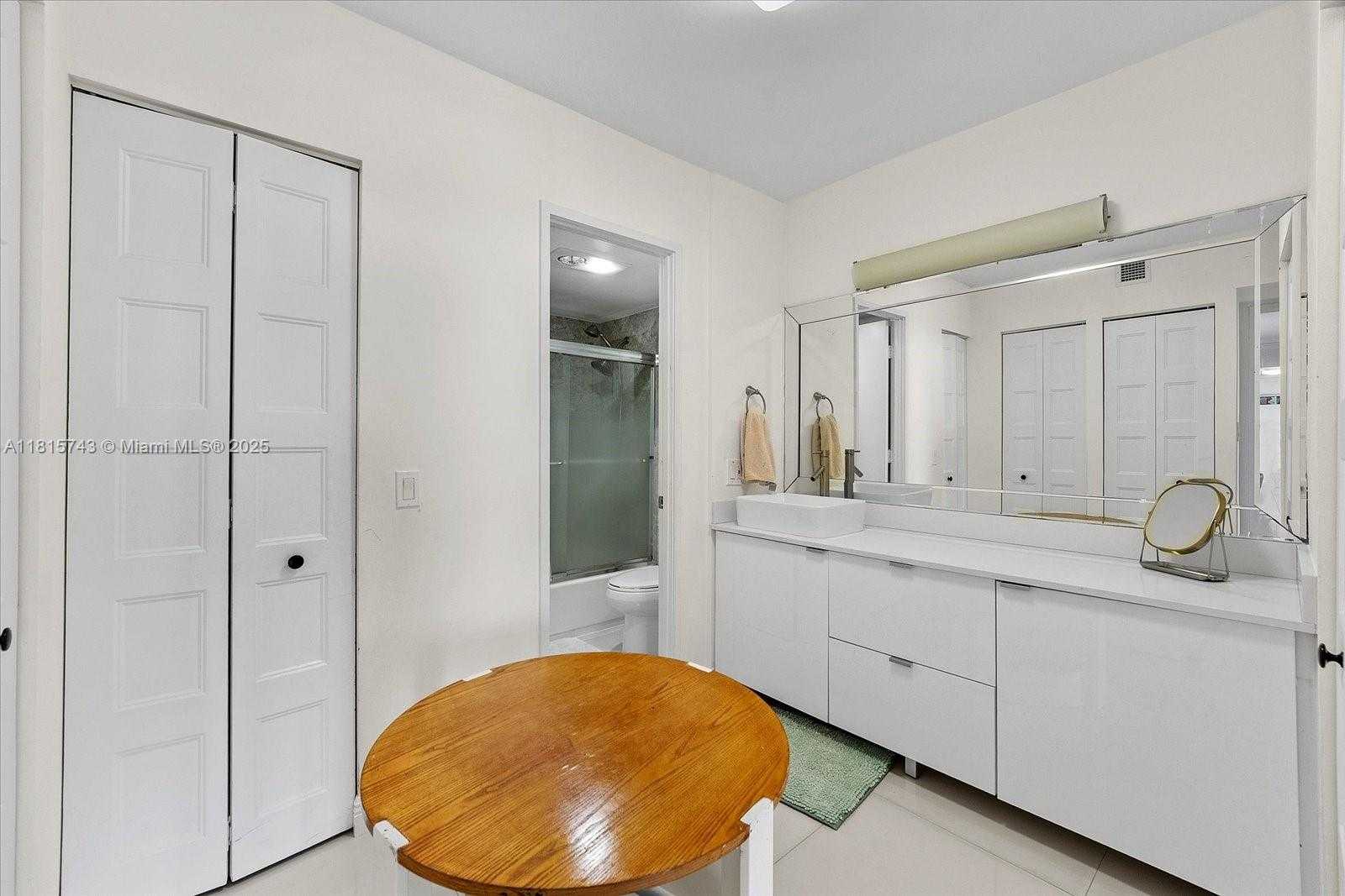 Small Image of 3701 NORTH COUNTRY CLUB DR #1407, Aventura Number 21