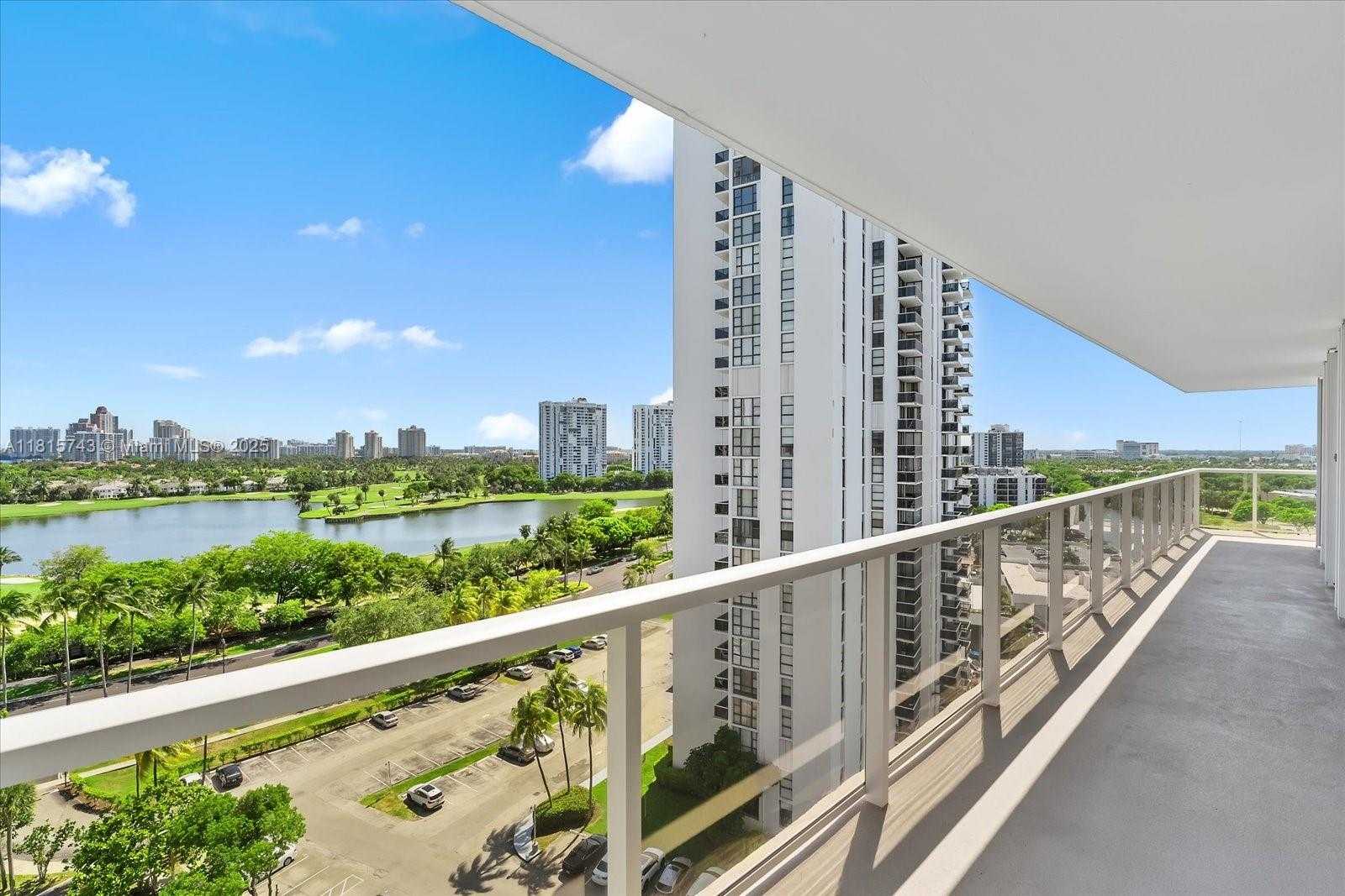 Small Image of 3701 NORTH COUNTRY CLUB DR #1407, Aventura Number 4