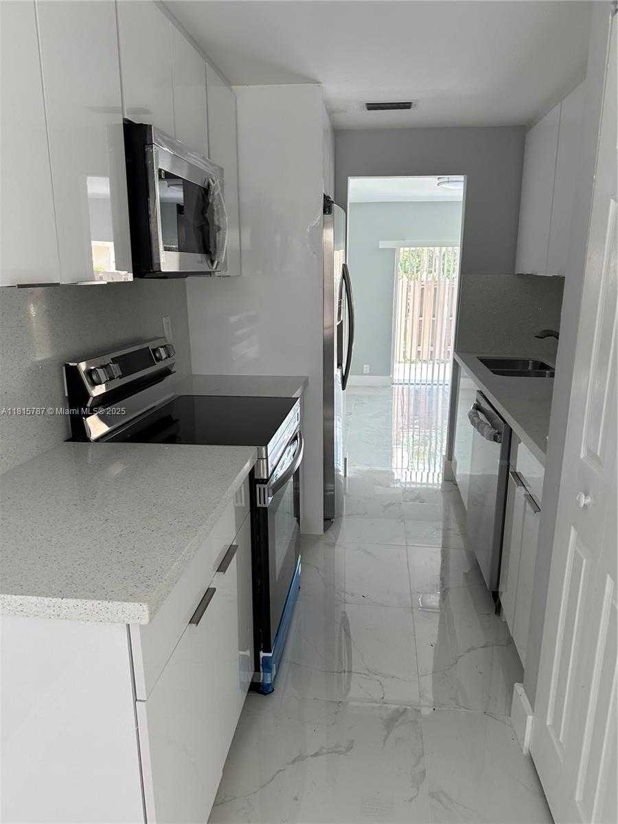 Small Image of 8211 NORTH WEST 8TH ST #2, Plantation Number 10