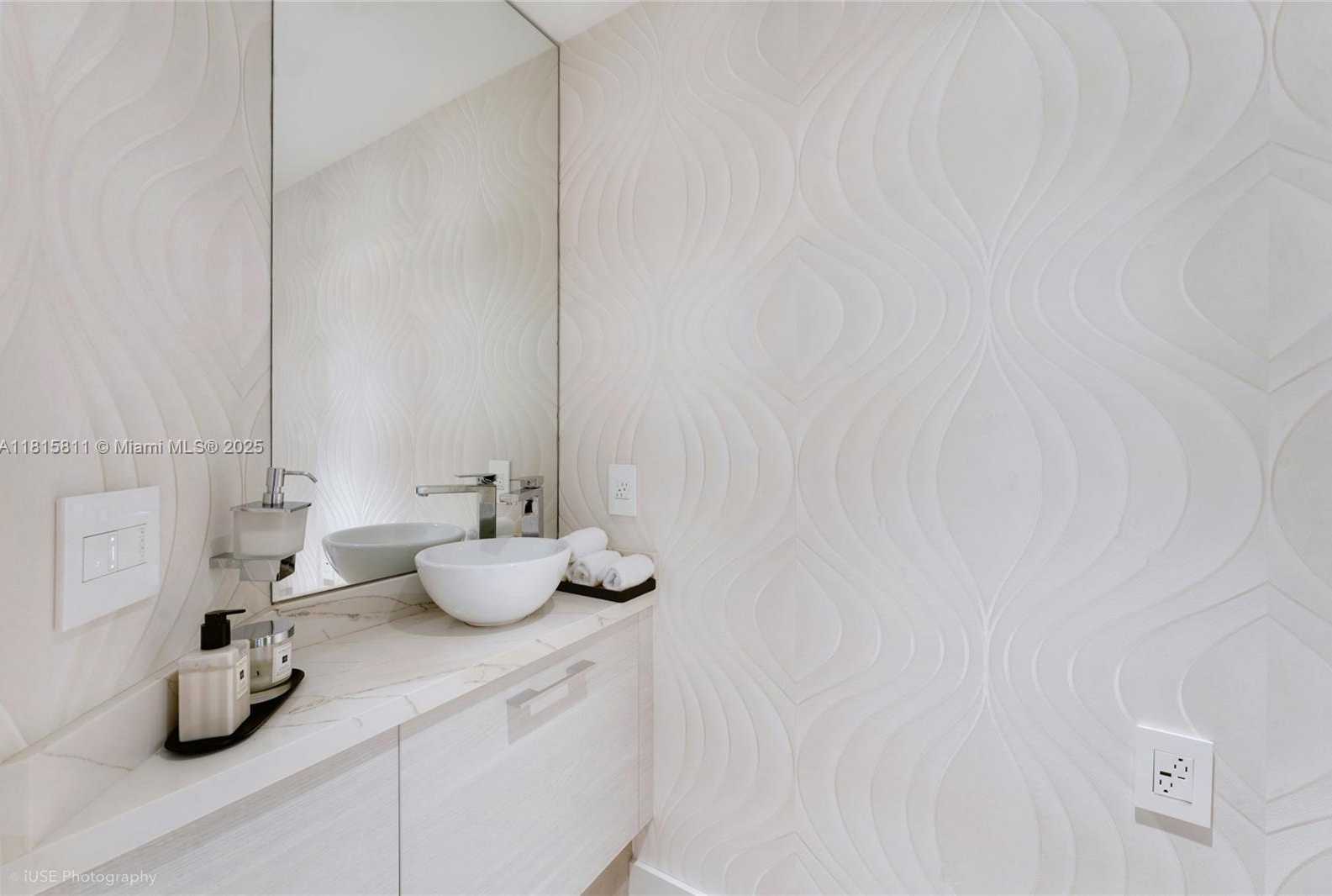 Small Image of 650 NORTH EAST 32ND ST #4701, Miami Number 21