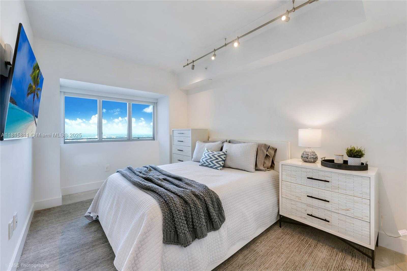 Small Image of 650 NORTH EAST 32ND ST #4701, Miami Number 32