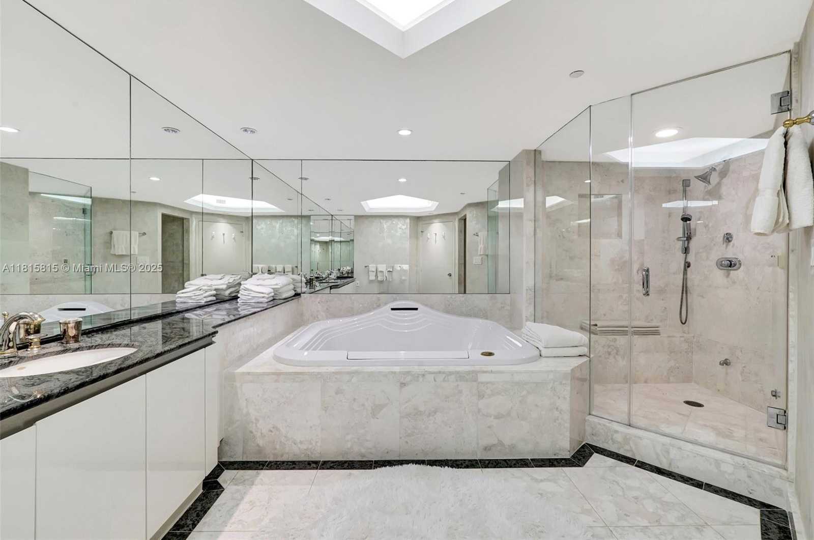 Small Image of 2600 ISLAND BLVD #904, Aventura Number 26