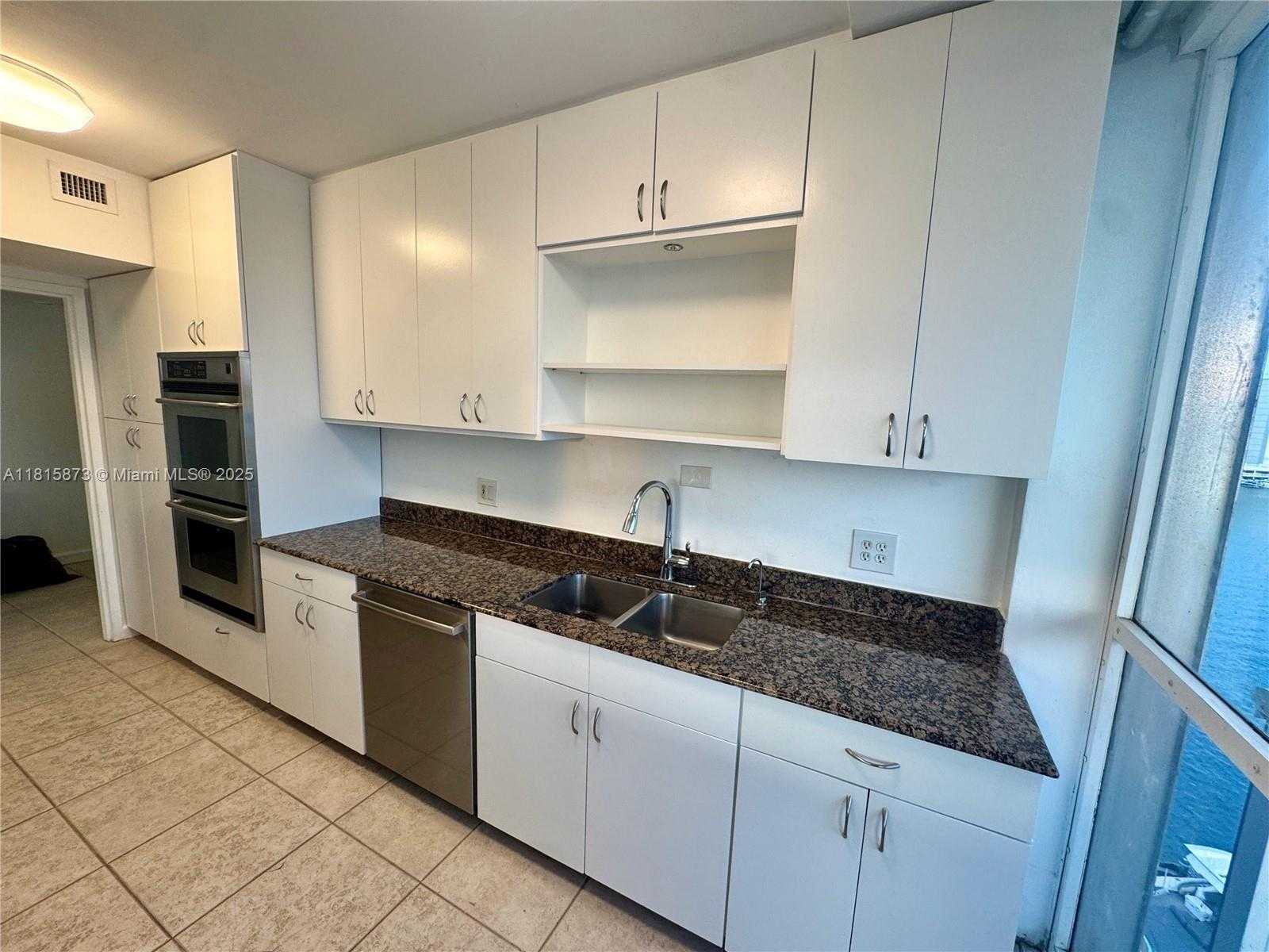 Small Image of 900 BAY DR #727-725, Miami Beach Number 20