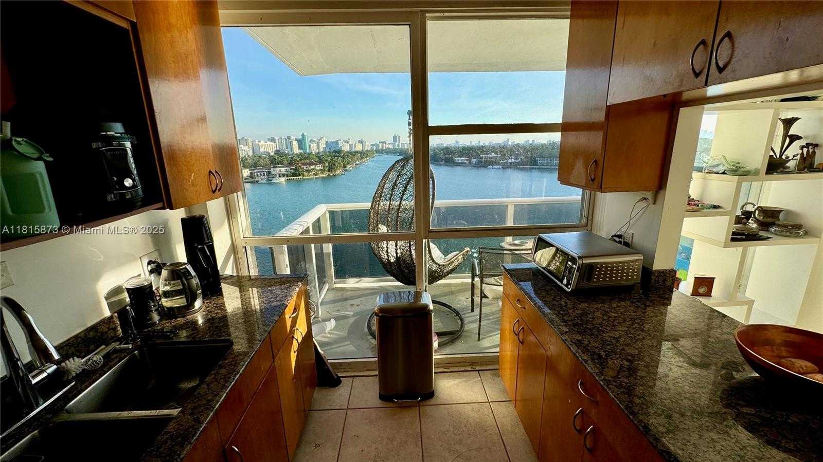 Small Image of 900 BAY DR #727-725, Miami Beach Number 54