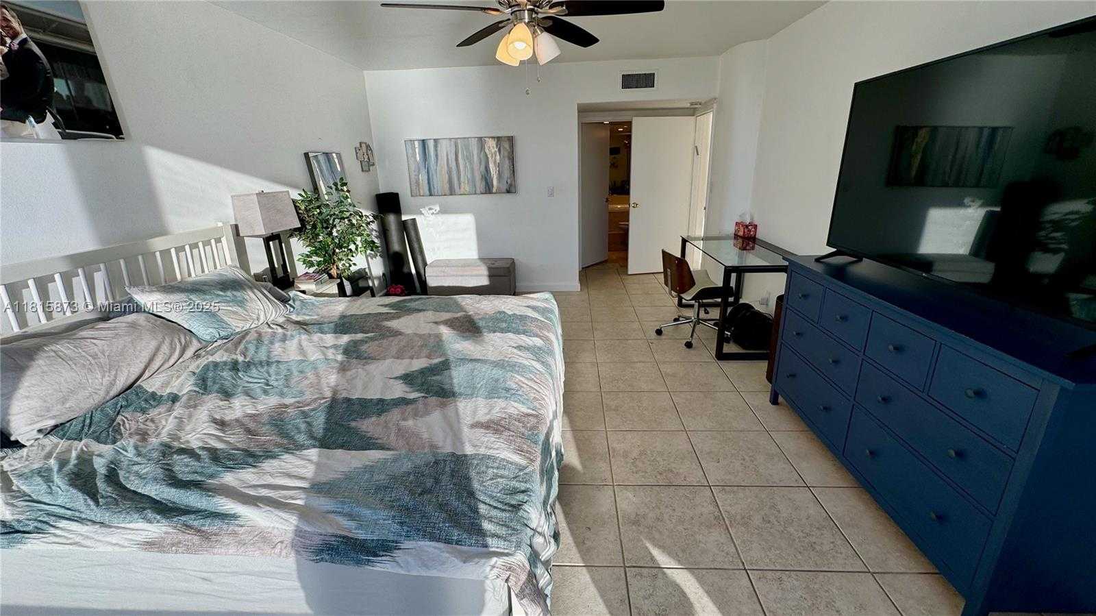 Small Image of 900 BAY DR #727-725, Miami Beach Number 67