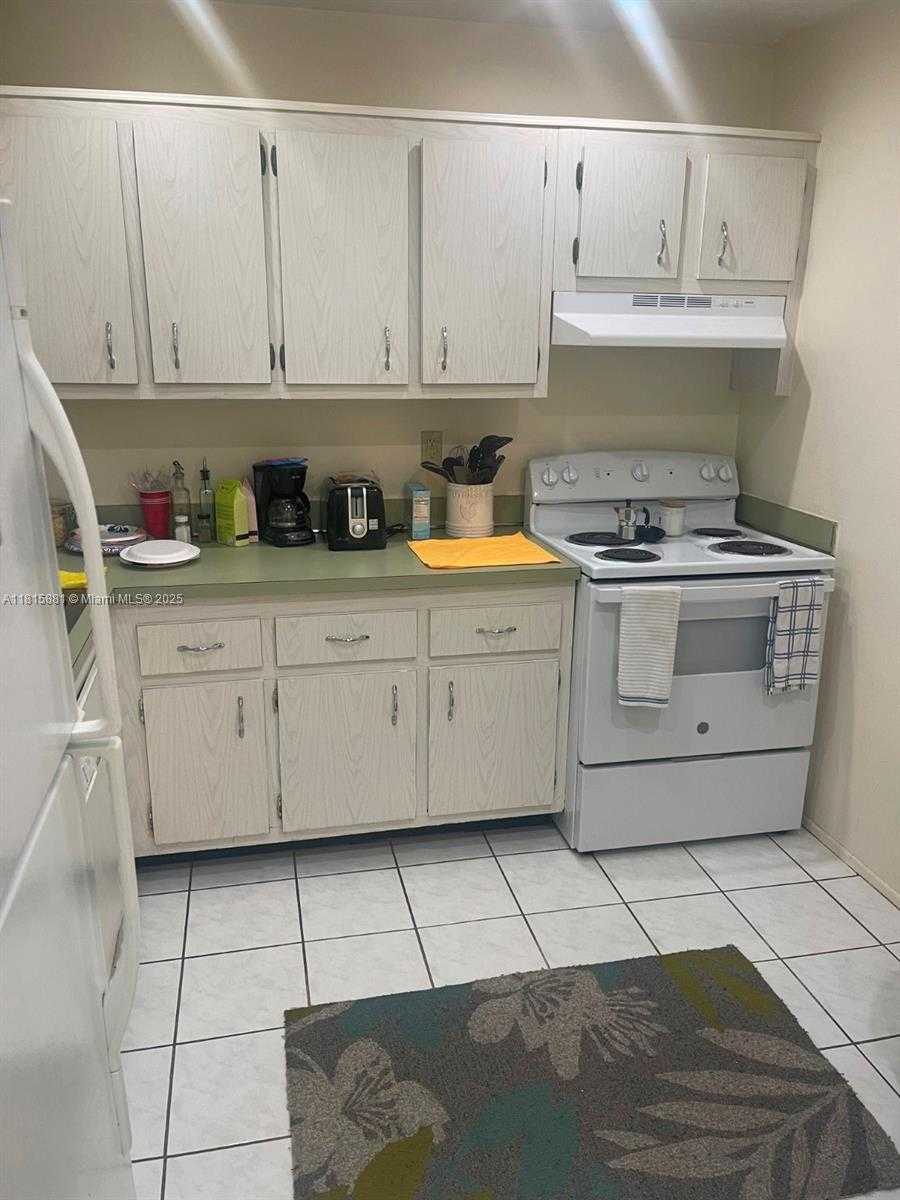 Small Image of 7740 CAMINO REAL #G-305, Miami Number 5