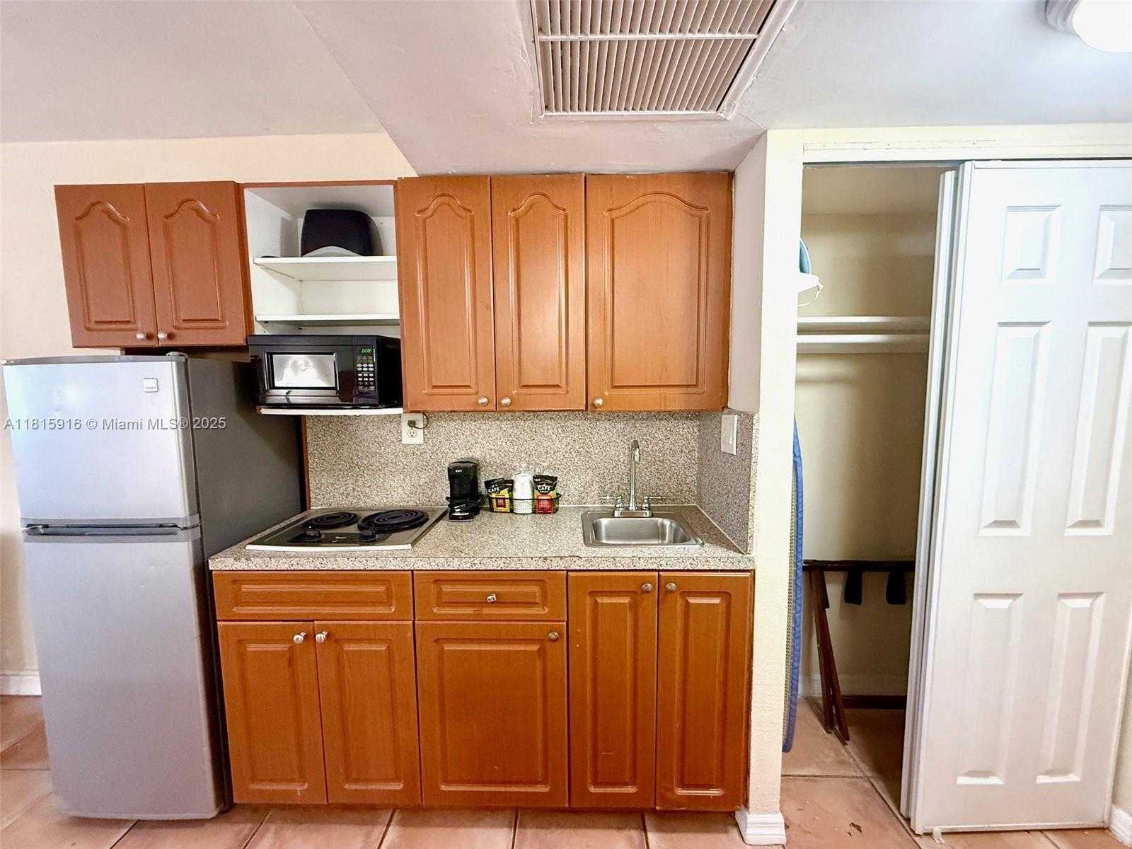 Small Image of 19201 COLLINS AV #1019, Sunny Isles Beach Number 2