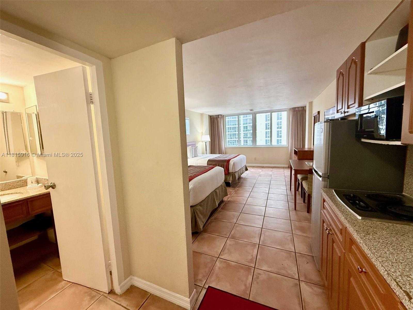 Small Image of 19201 COLLINS AV #1019, Sunny Isles Beach Number 3