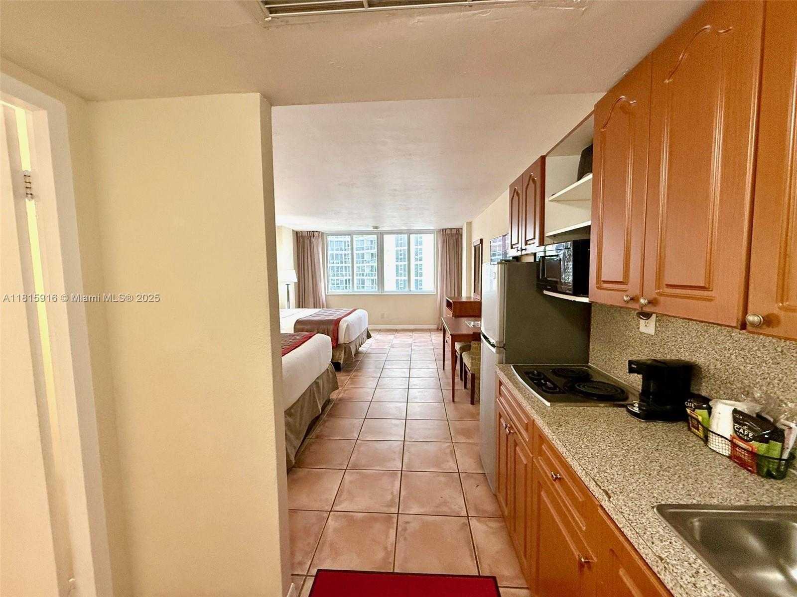 Small Image of 19201 COLLINS AV #1019, Sunny Isles Beach Number 4