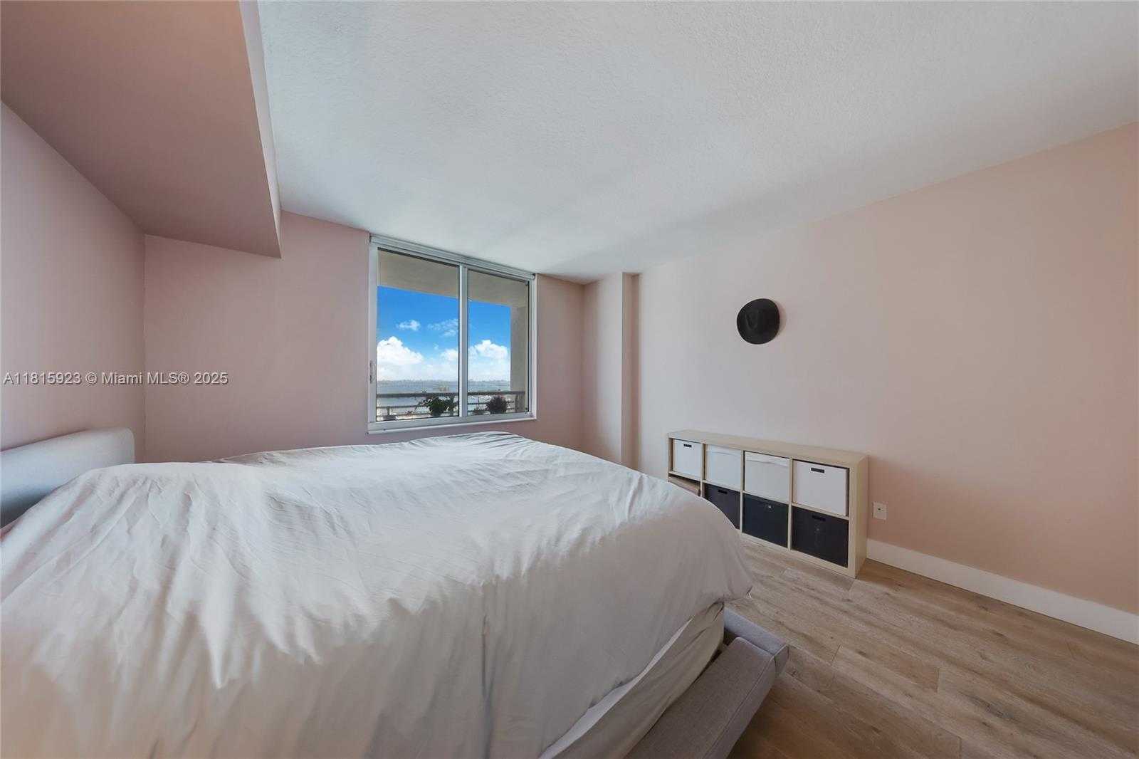 Small Image of 335 SOUTH BISCAYNE BLVD #3110, Miami Number 16