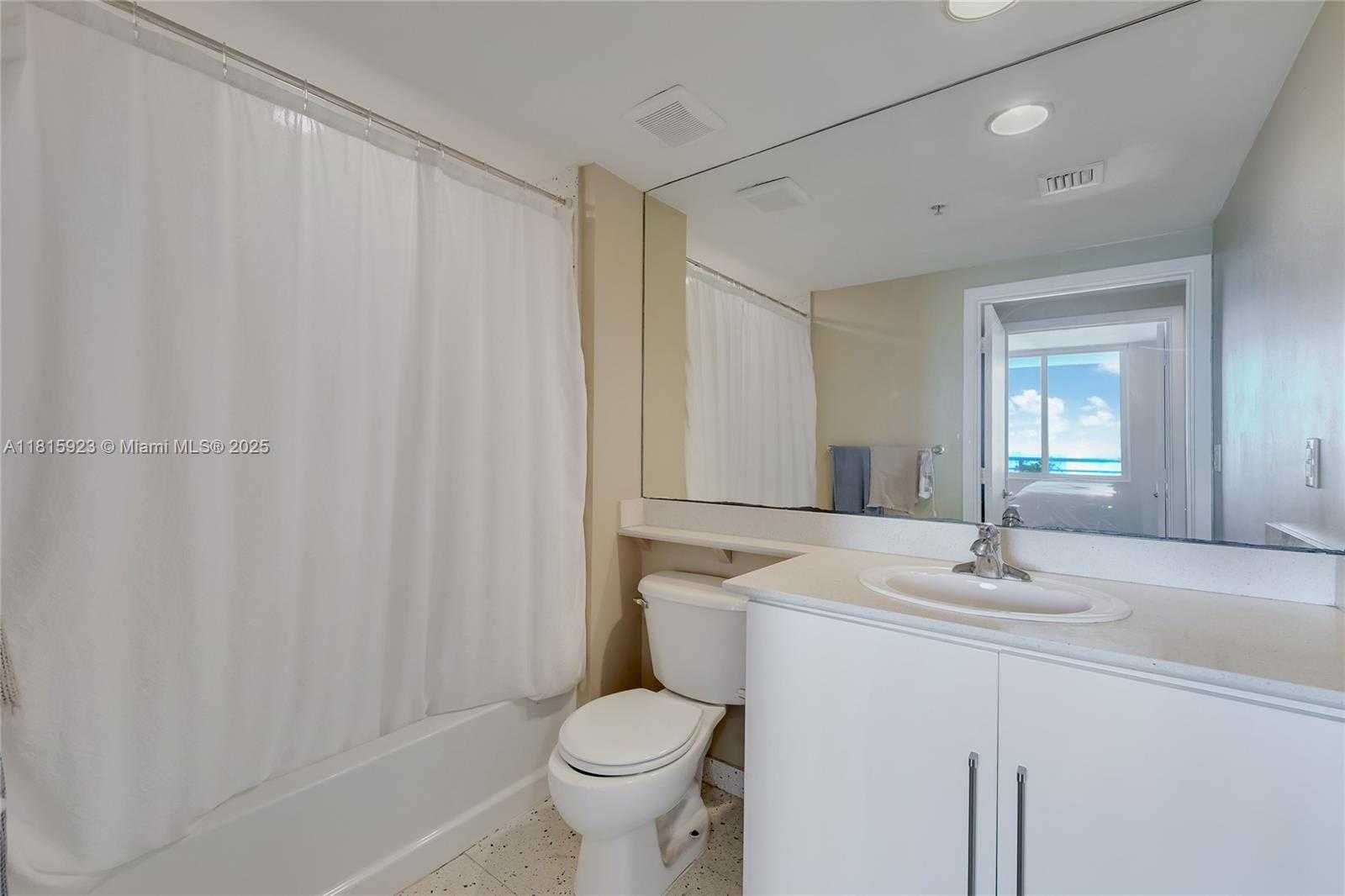 Small Image of 335 SOUTH BISCAYNE BLVD #3110, Miami Number 4