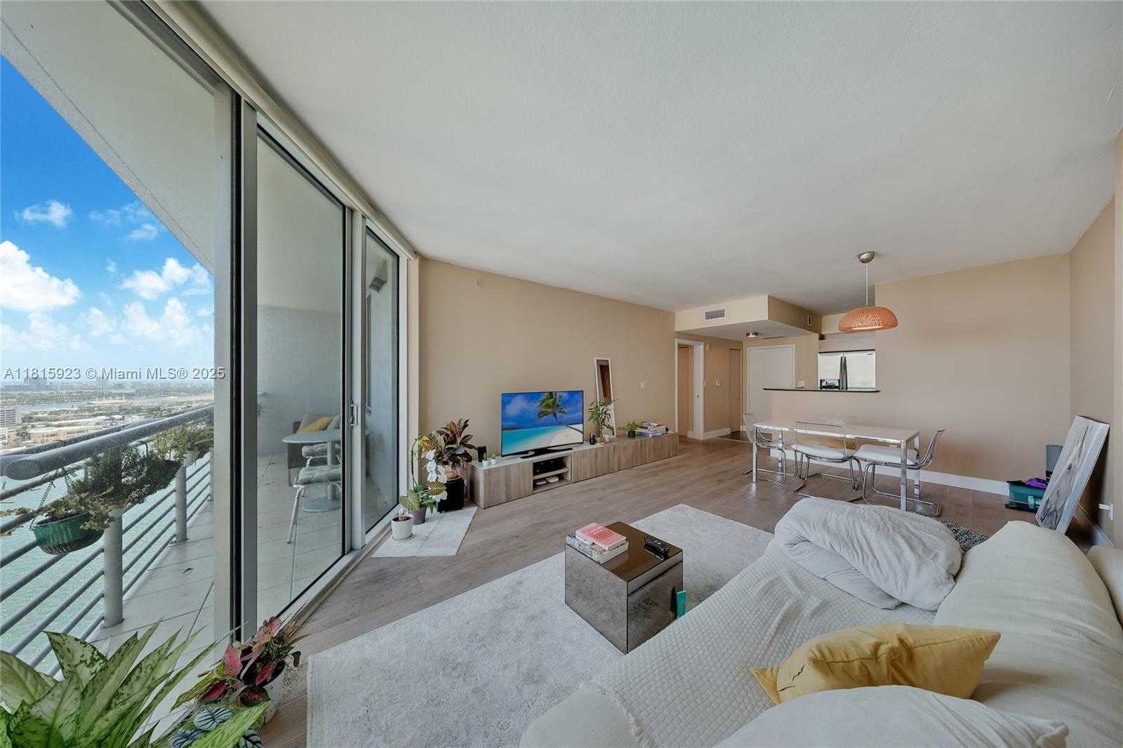 Small Image of 335 SOUTH BISCAYNE BLVD #3110, Miami Number 7
