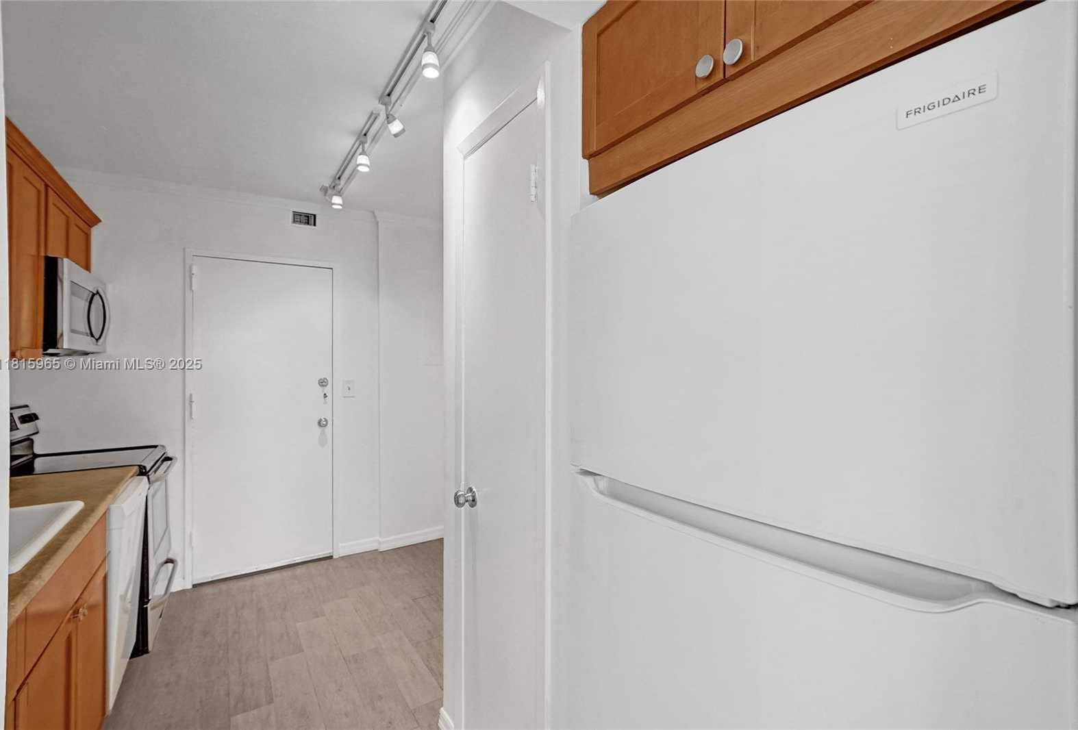 Small Image of 9800 WEST BAY HARBOR DR #401, Bay Harbor Islands Number 36