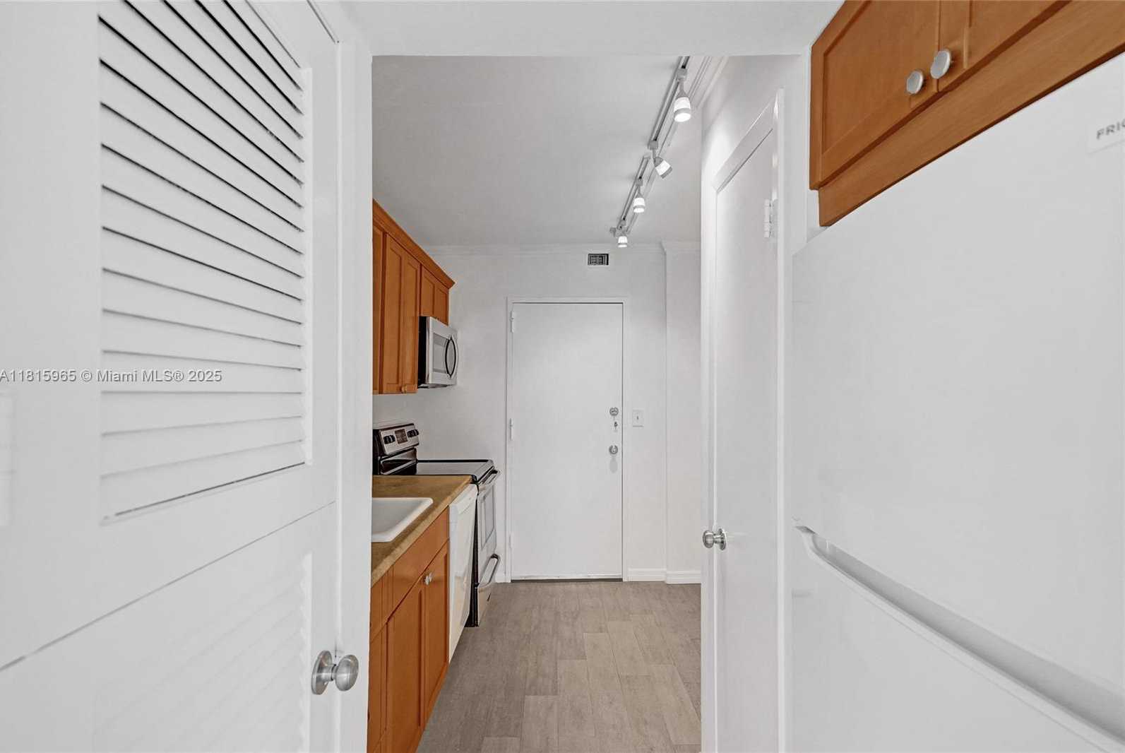 Small Image of 9800 WEST BAY HARBOR DR #401, Bay Harbor Islands Number 37