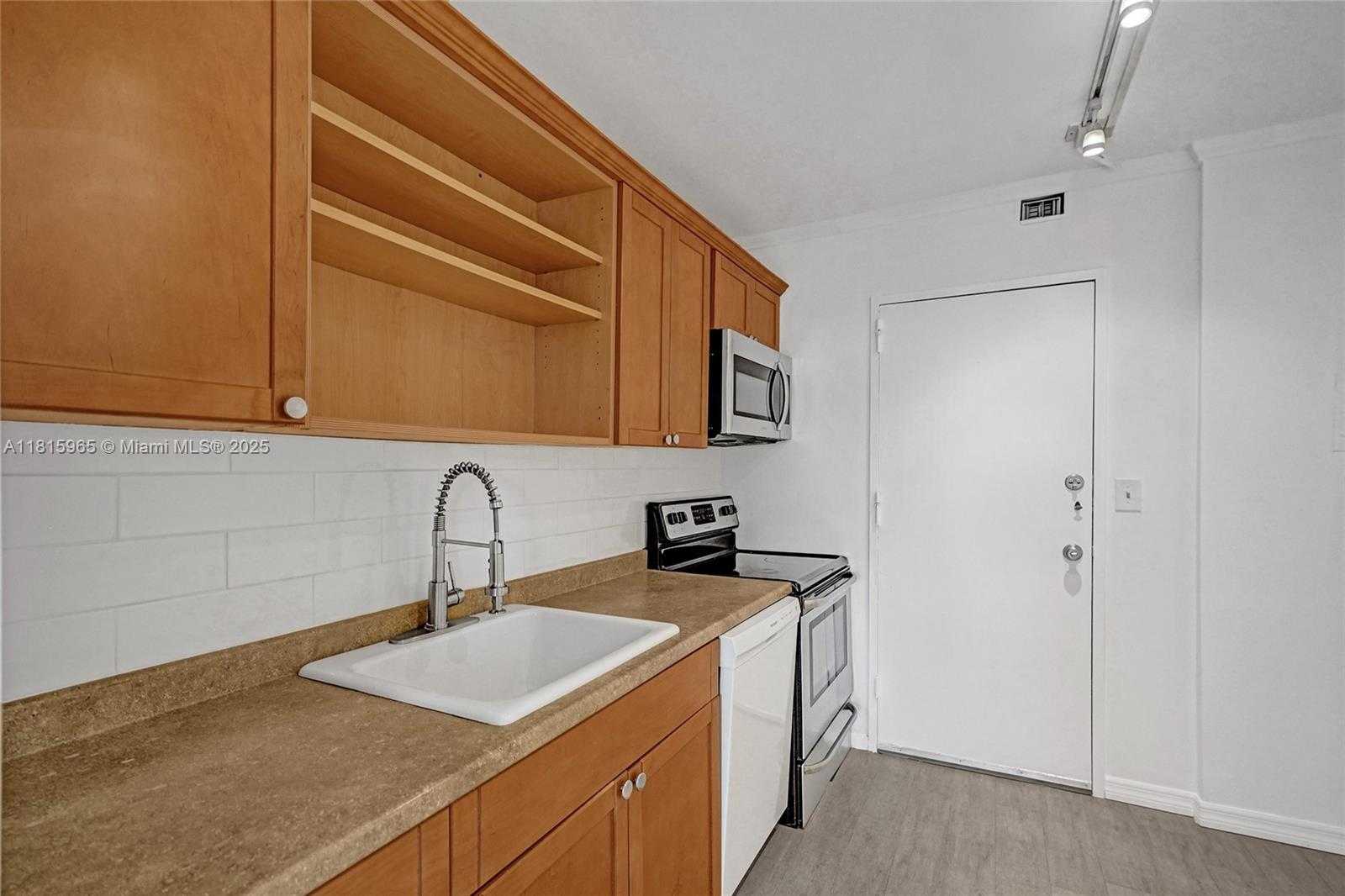 Small Image of 9800 WEST BAY HARBOR DR #401, Bay Harbor Islands Number 5