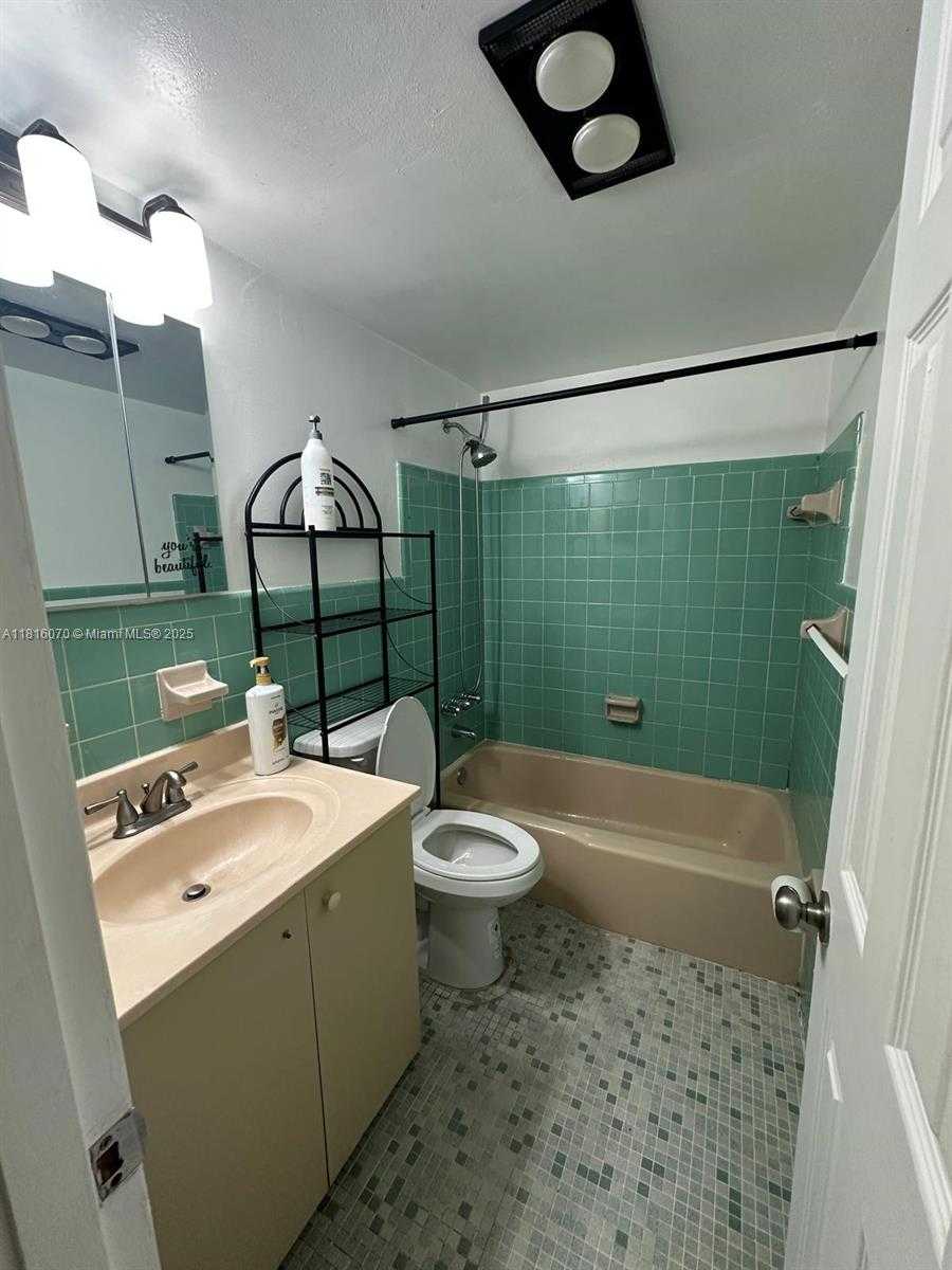 Small Image of 2916 FUNSTON ST #47A, Hollywood Number 22