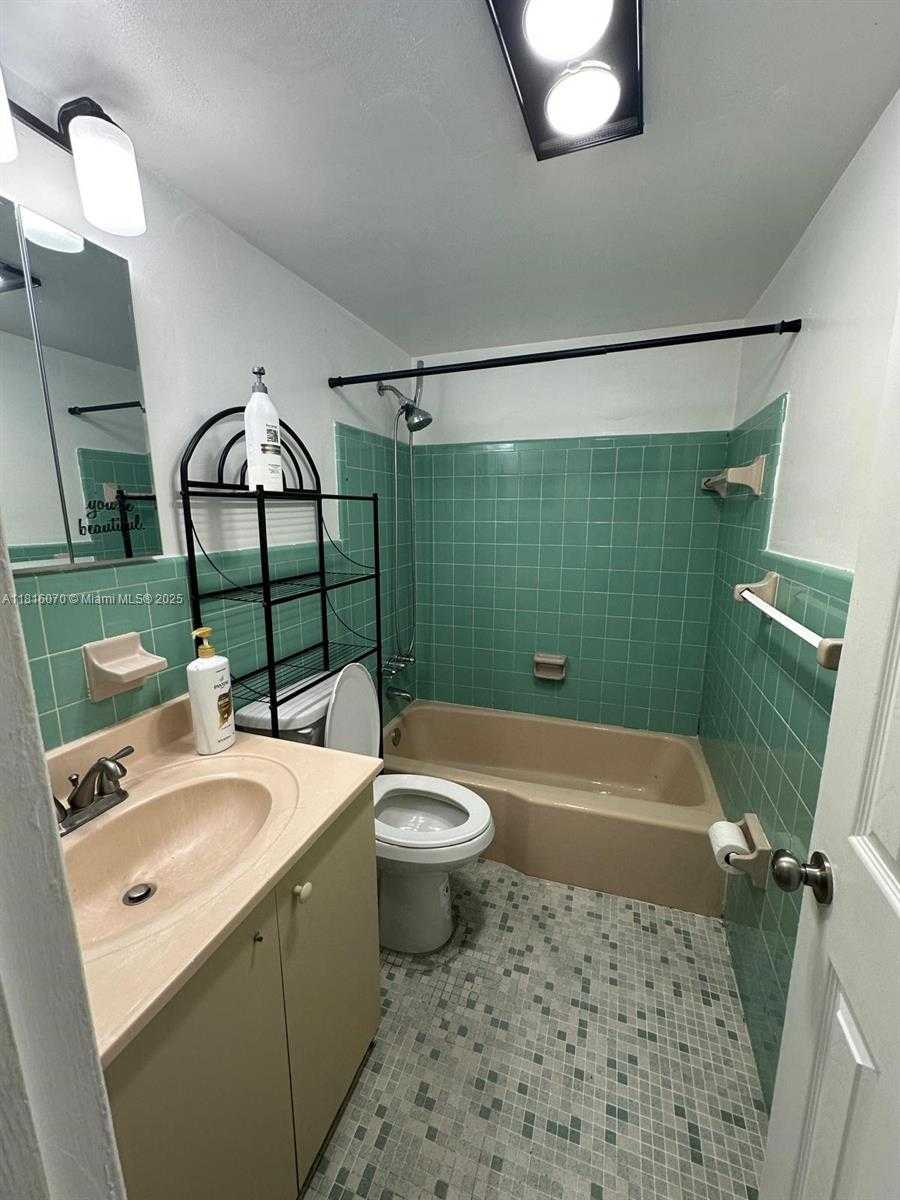 Small Image of 2916 FUNSTON ST #47A, Hollywood Number 23