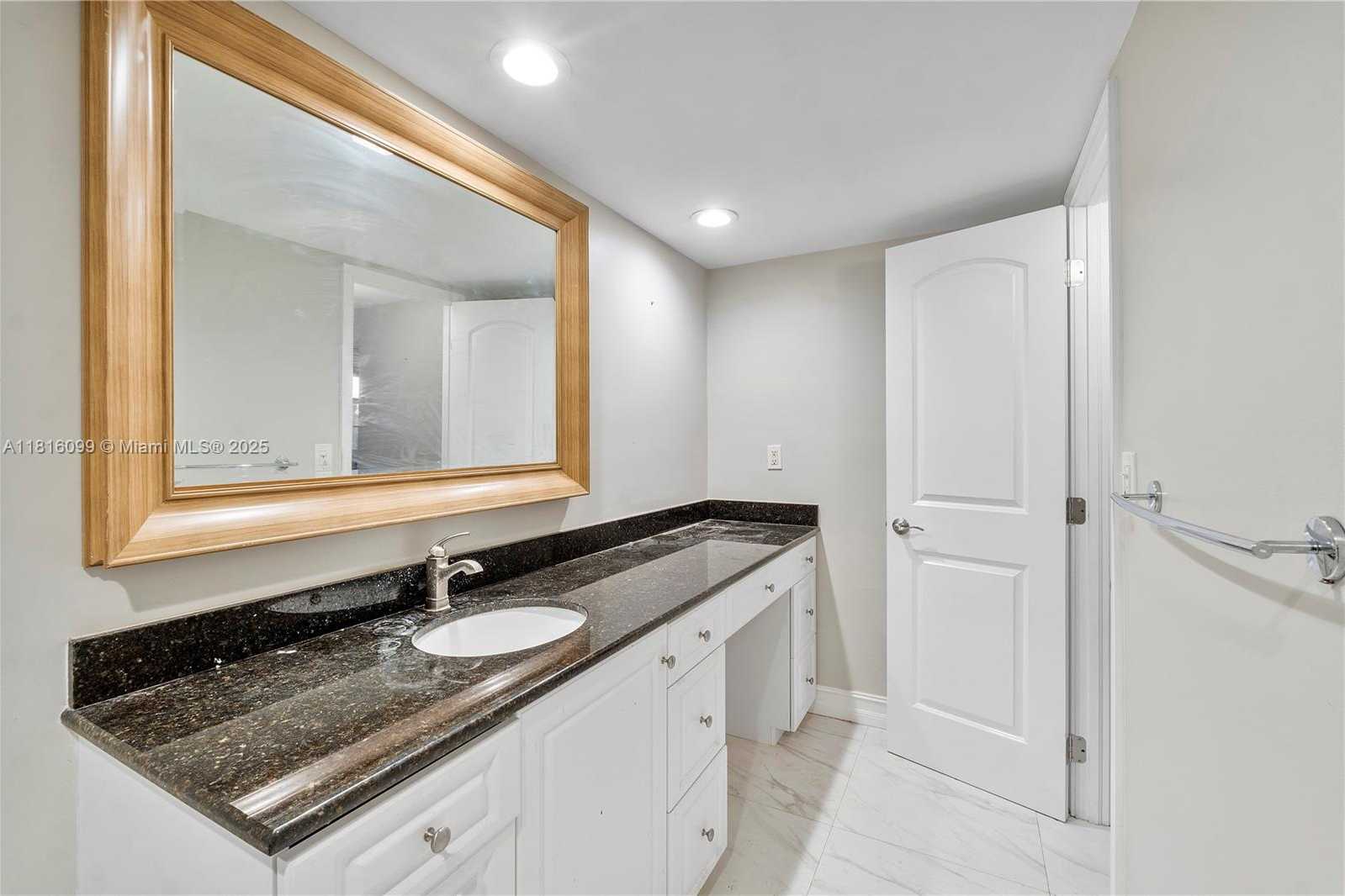 Small Image of 90 EDGEWATER DR #305, Coral Gables Number 10