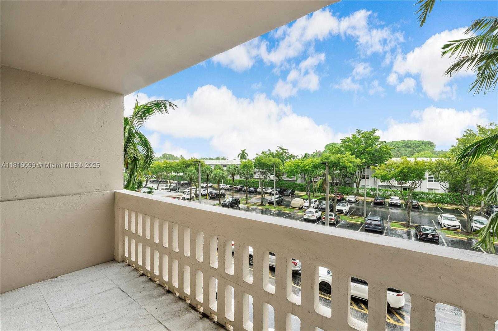 Small Image of 90 EDGEWATER DR #305, Coral Gables Number 17