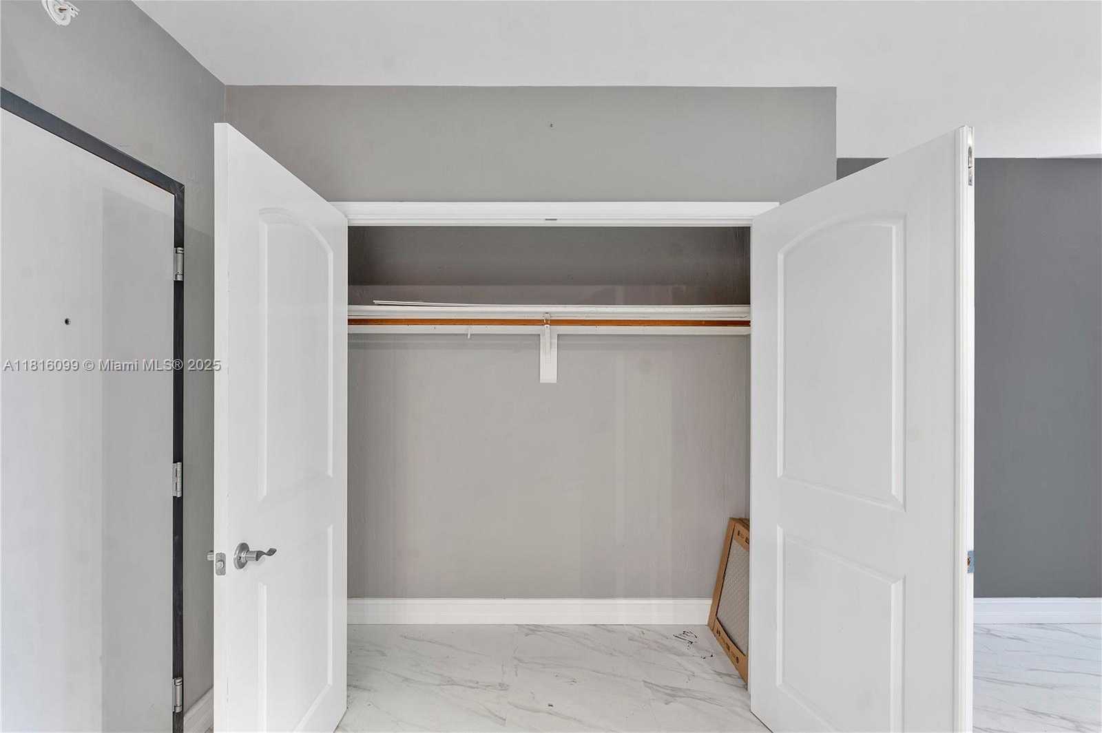 Small Image of 90 EDGEWATER DR #305, Coral Gables Number 18