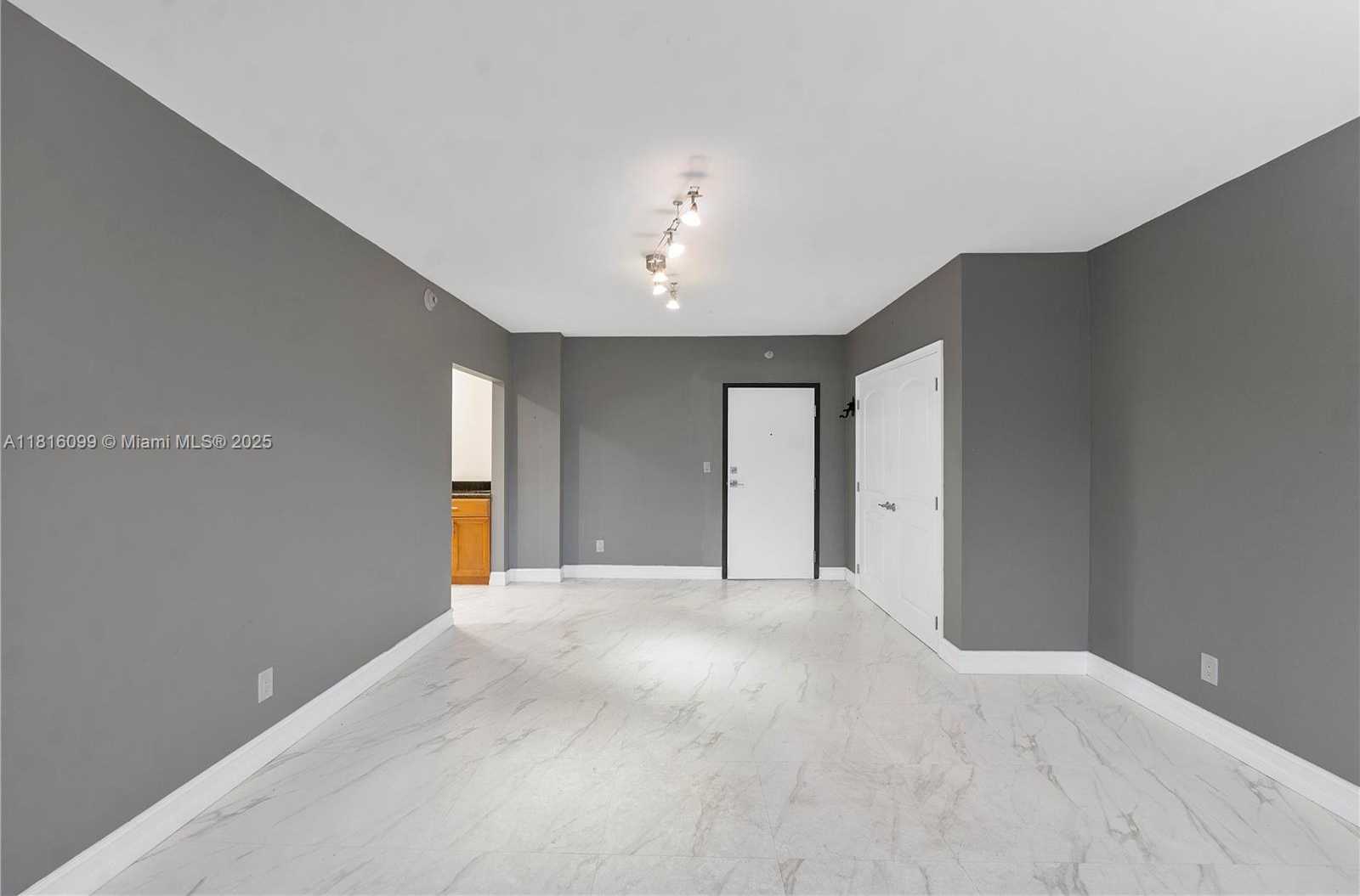 Small Image of 90 EDGEWATER DR #305, Coral Gables Number 21