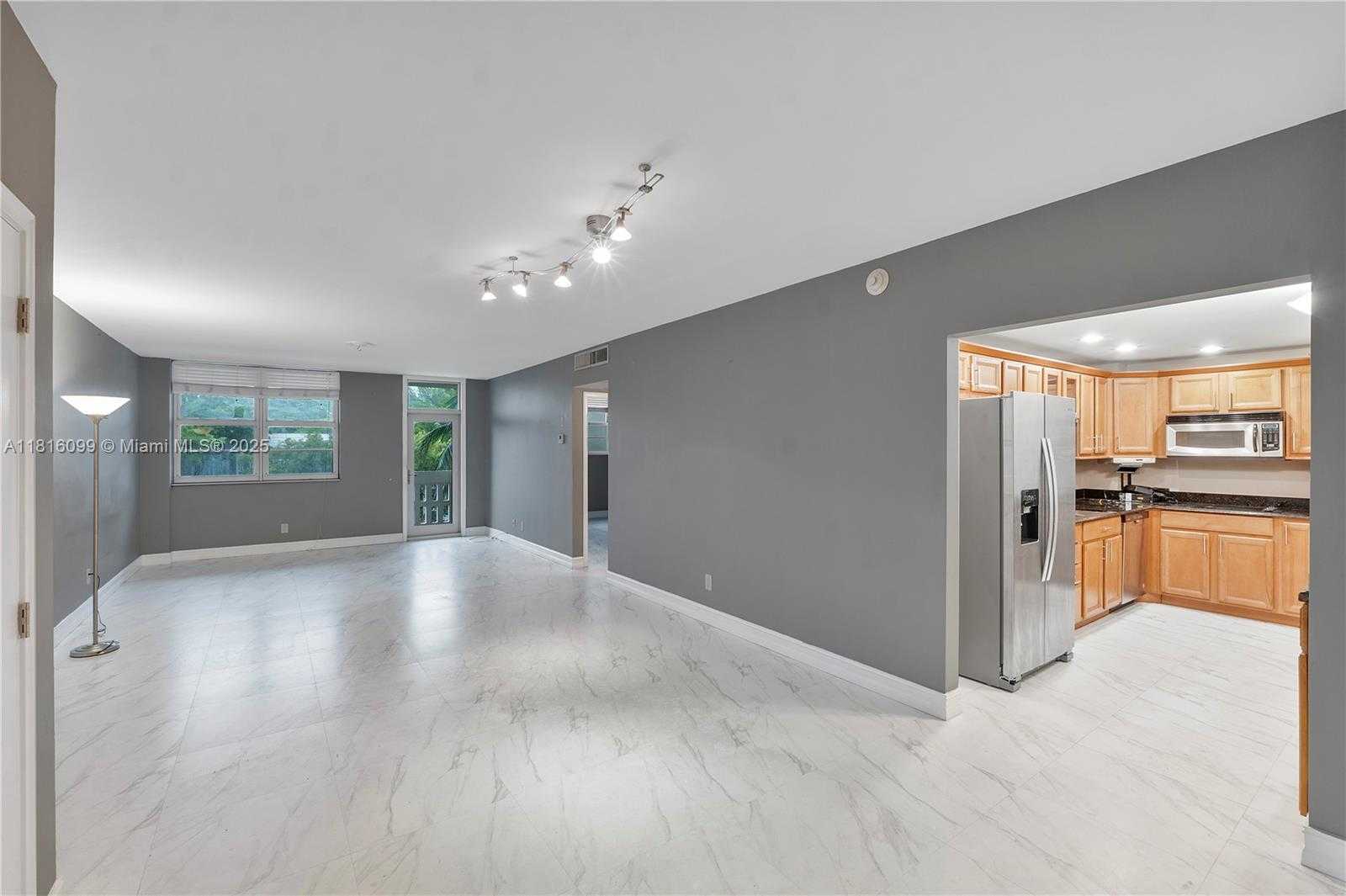 Small Image of 90 EDGEWATER DR #305, Coral Gables Number 4