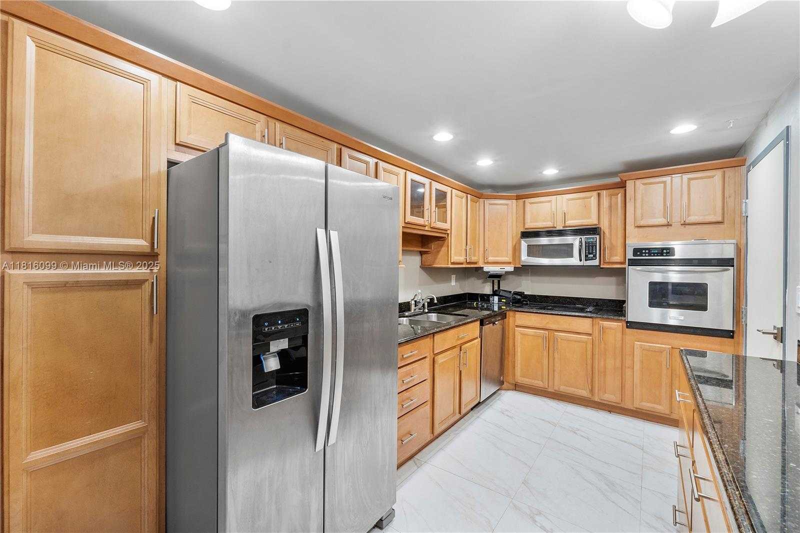 Small Image of 90 EDGEWATER DR #305, Coral Gables Number 5