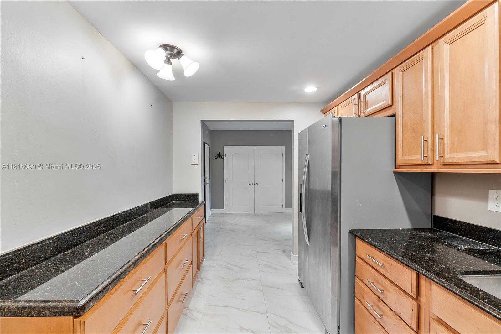 Small Image of 90 EDGEWATER DR #305, Coral Gables Number 6