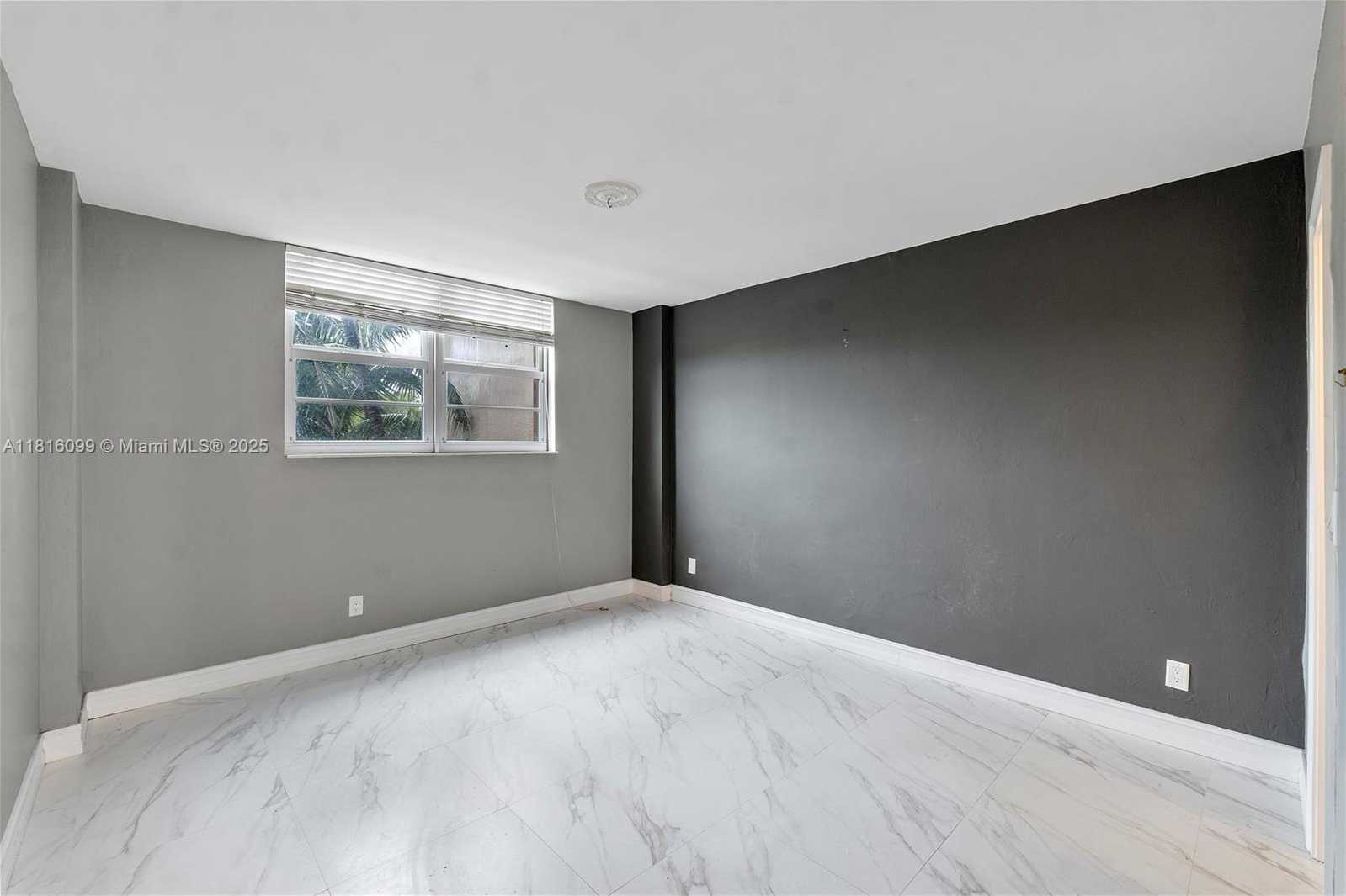 Small Image of 90 EDGEWATER DR #305, Coral Gables Number 7
