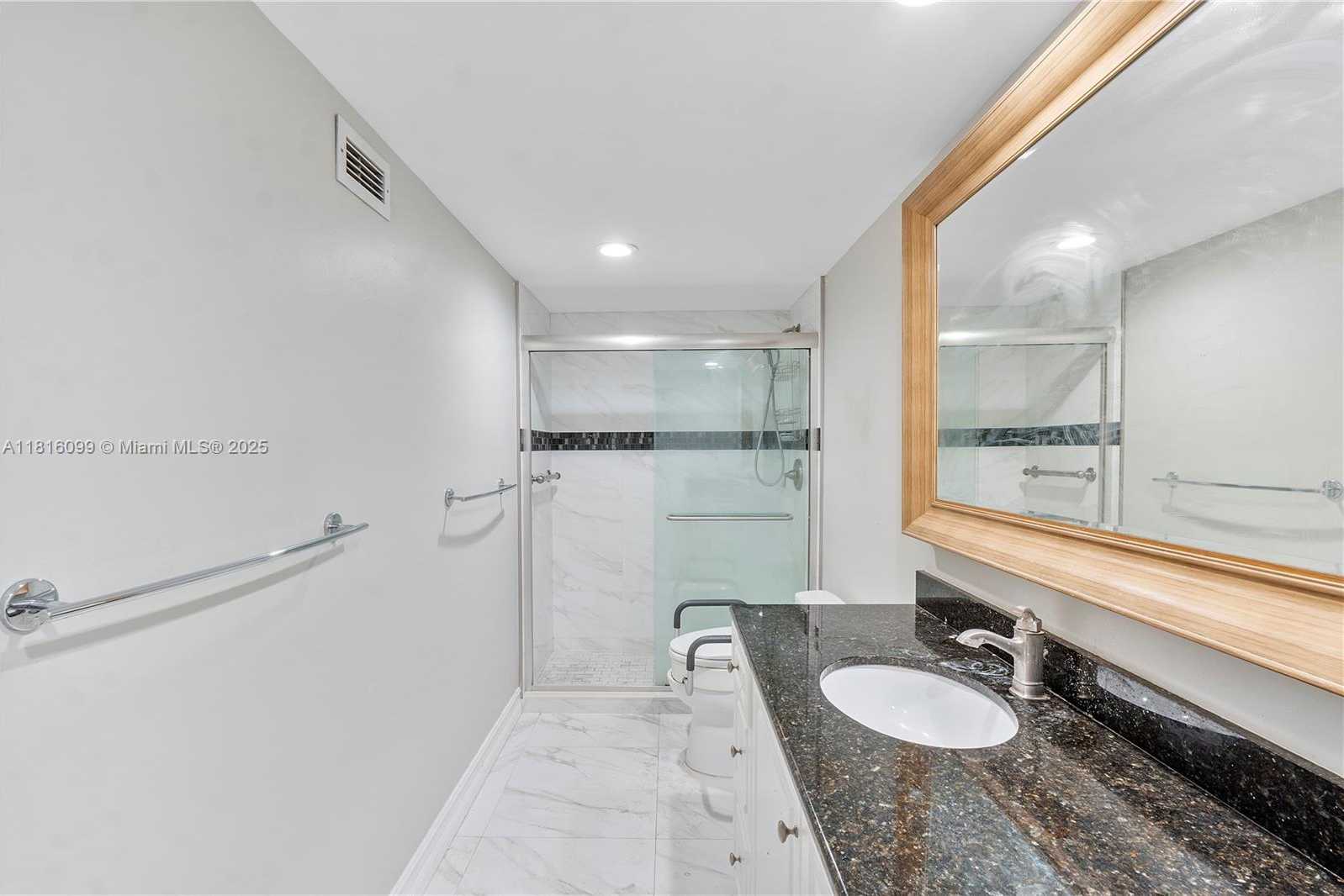 Small Image of 90 EDGEWATER DR #305, Coral Gables Number 8