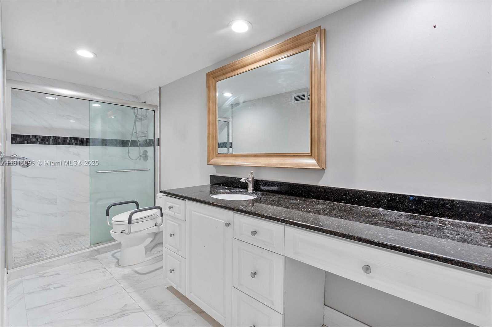 Small Image of 90 EDGEWATER DR #305, Coral Gables Number 9