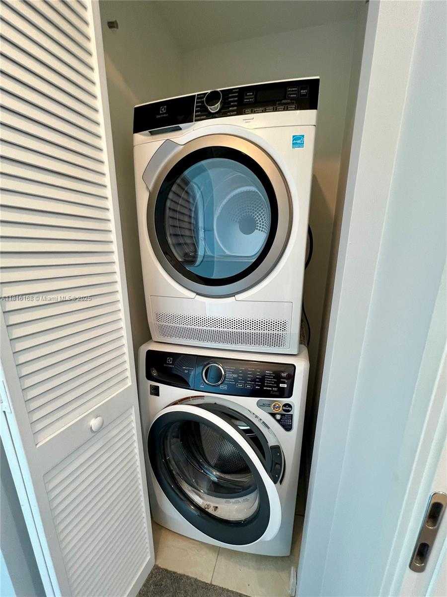 Small Image of 300 SOUTH BISCAYNE BLVD #2705, Miami Number 23