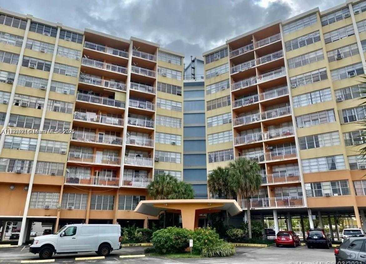 Small Image of 2025 NORTH EAST 164TH ST #414, North Miami Beach Number 4