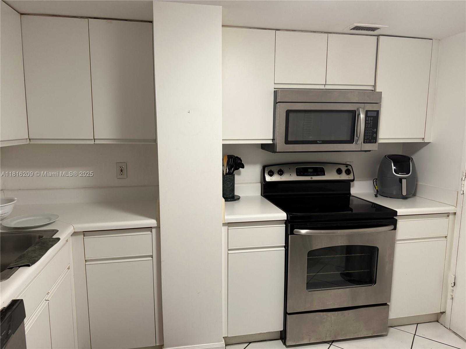 Small Image of 5161 COLLINS AVE #216, Miami Beach Number 15