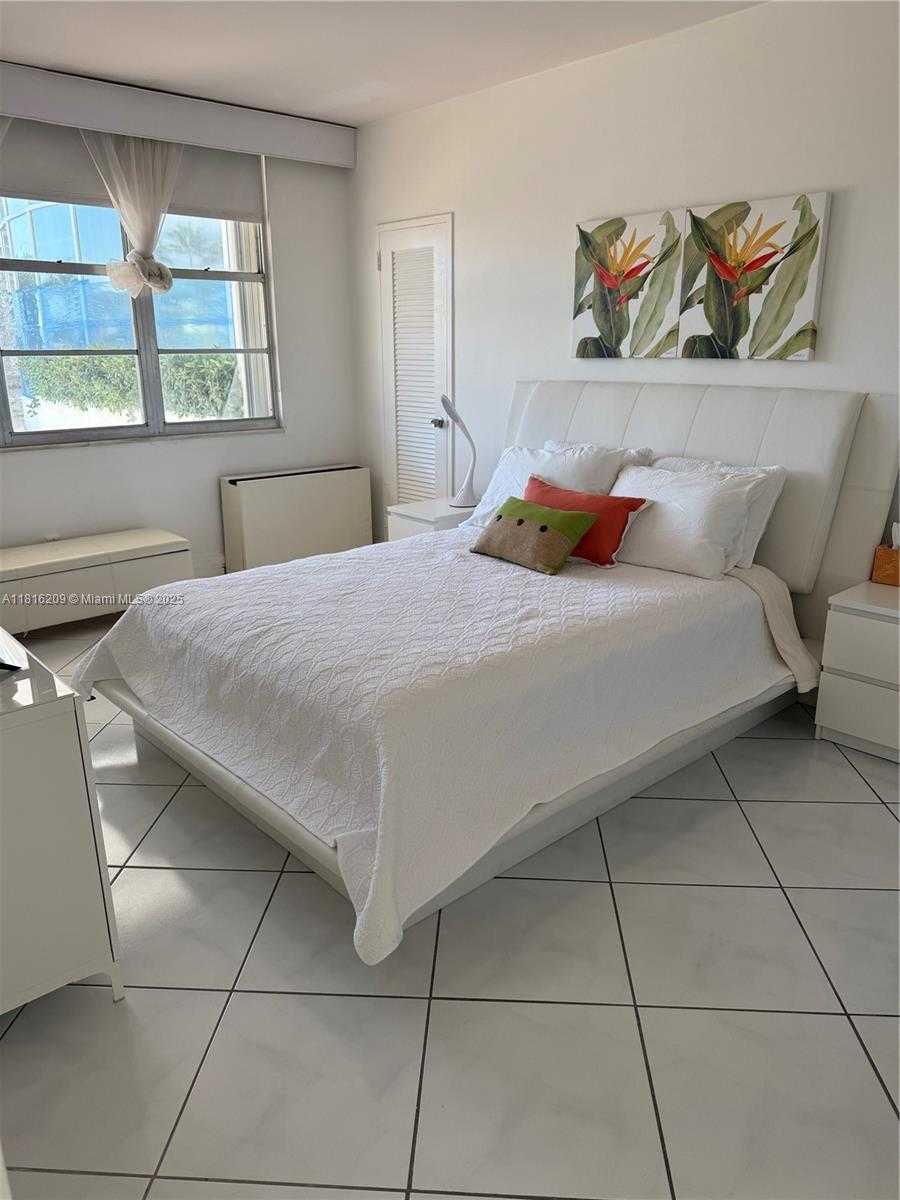 Small Image of 5161 COLLINS AVE #216, Miami Beach Number 18