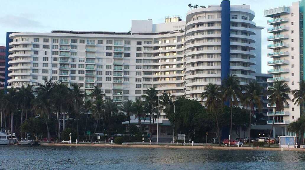 Small Image of 5161 COLLINS AVE #216, Miami Beach Number 19