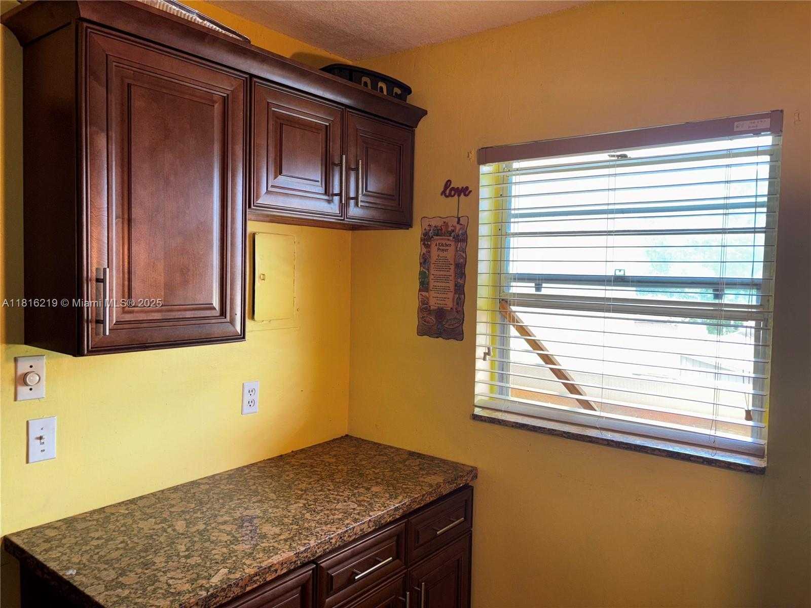 Small Image of 301 CAMBRIDGE RD #302, Hollywood Number 10
