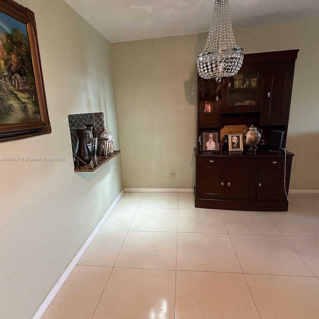 Small Image of 301 CAMBRIDGE RD #302, Hollywood Number 11