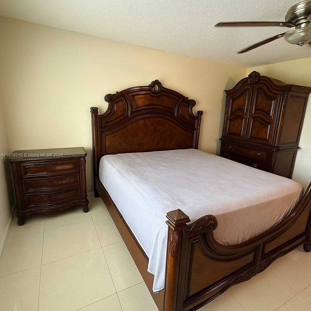 Small Image of 301 CAMBRIDGE RD #302, Hollywood Number 13